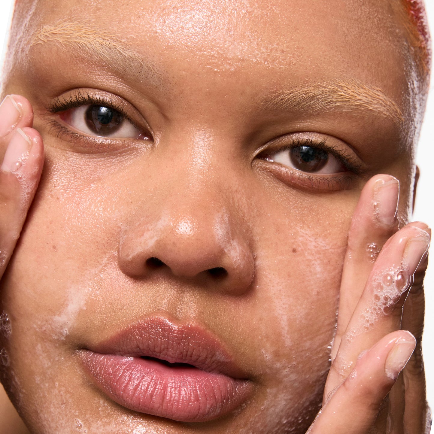 salicylic-acid-cleanser-duo-y9 Omega50_Model_2000x2000-1_ce0a3018-d6f0-4ed9-a17d-0096b80b29f6.jpg