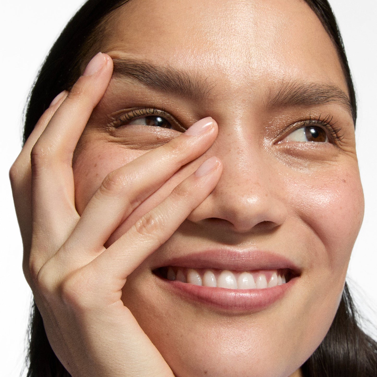 hydro-surge-dewy-face-mist-q5 Omega50_Model_2000x2000-1_3445dd8f-e76c-42a0-b3ad-1d9a4cba4df0.jpg